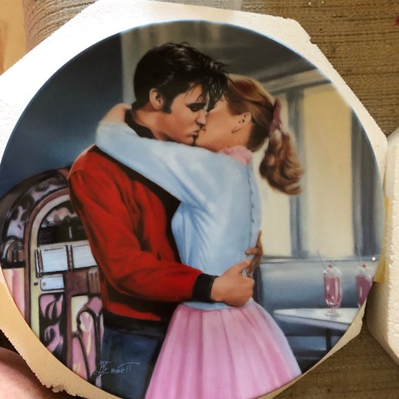 ELVIS PRESLEY COLLECTOR PLATES - SET OF 8 - Picture 6 of 8